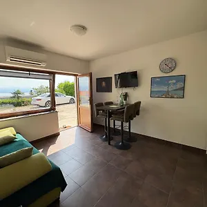 Perla - With Sea View Apartament